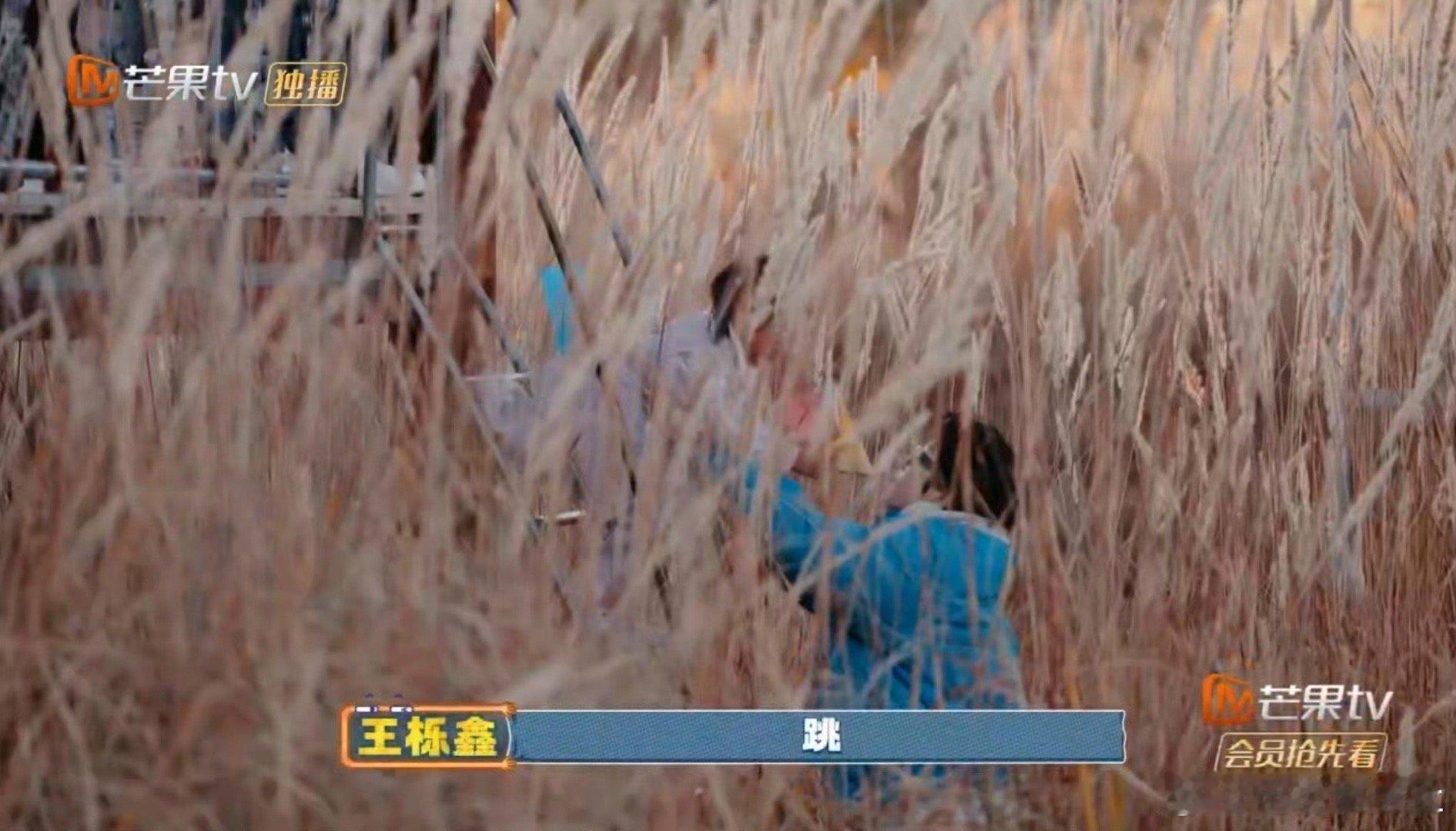 陈楚生 王栎鑫我也要抱抱糊糊接小朋友们下楼梯的时候，生哥突然冒出一句，我也要抱抱