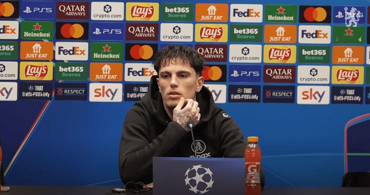 切尔西边锋加纳乔出席对阵亚特兰大的欧冠赛前发布会。你为什么选择切尔西？我想留在英