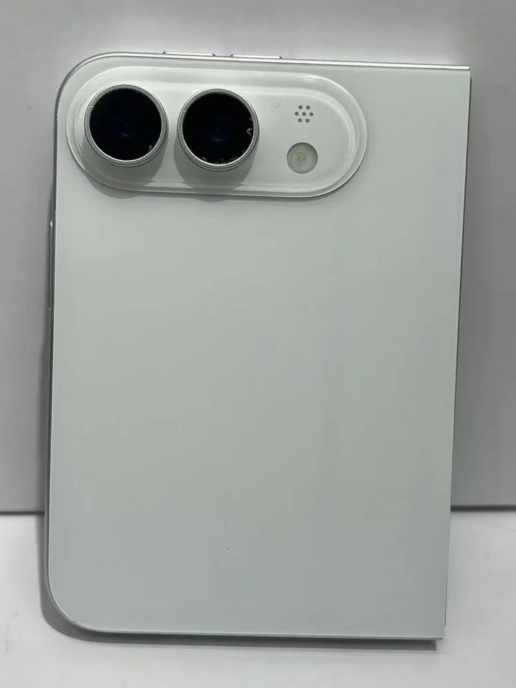 【iPhone Ultra 苹果的首款折叠屏设备发布越来越近，新模型照片曝光】爆