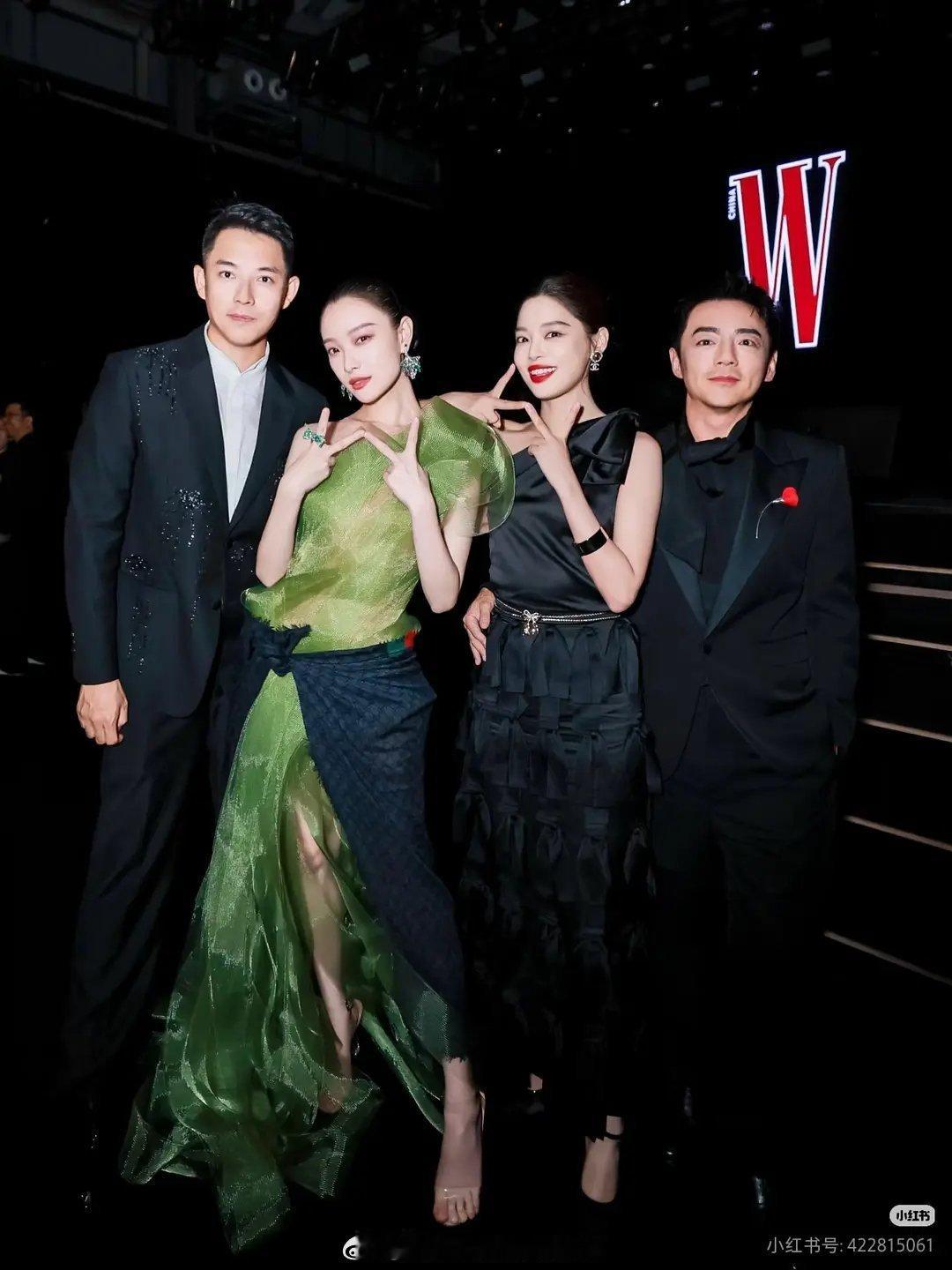 w盛典CEO和女明星合照 ​​​倪妮、辛芷蕾、周冬雨、宋茜、刘浩存、赵今麦、虞书