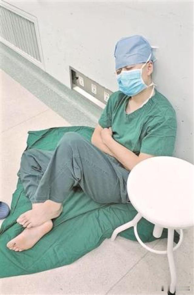 越来越多的人脑出血去世？医生劝告：宁可打打牌，少做这4件事。

近几年，突发脑出