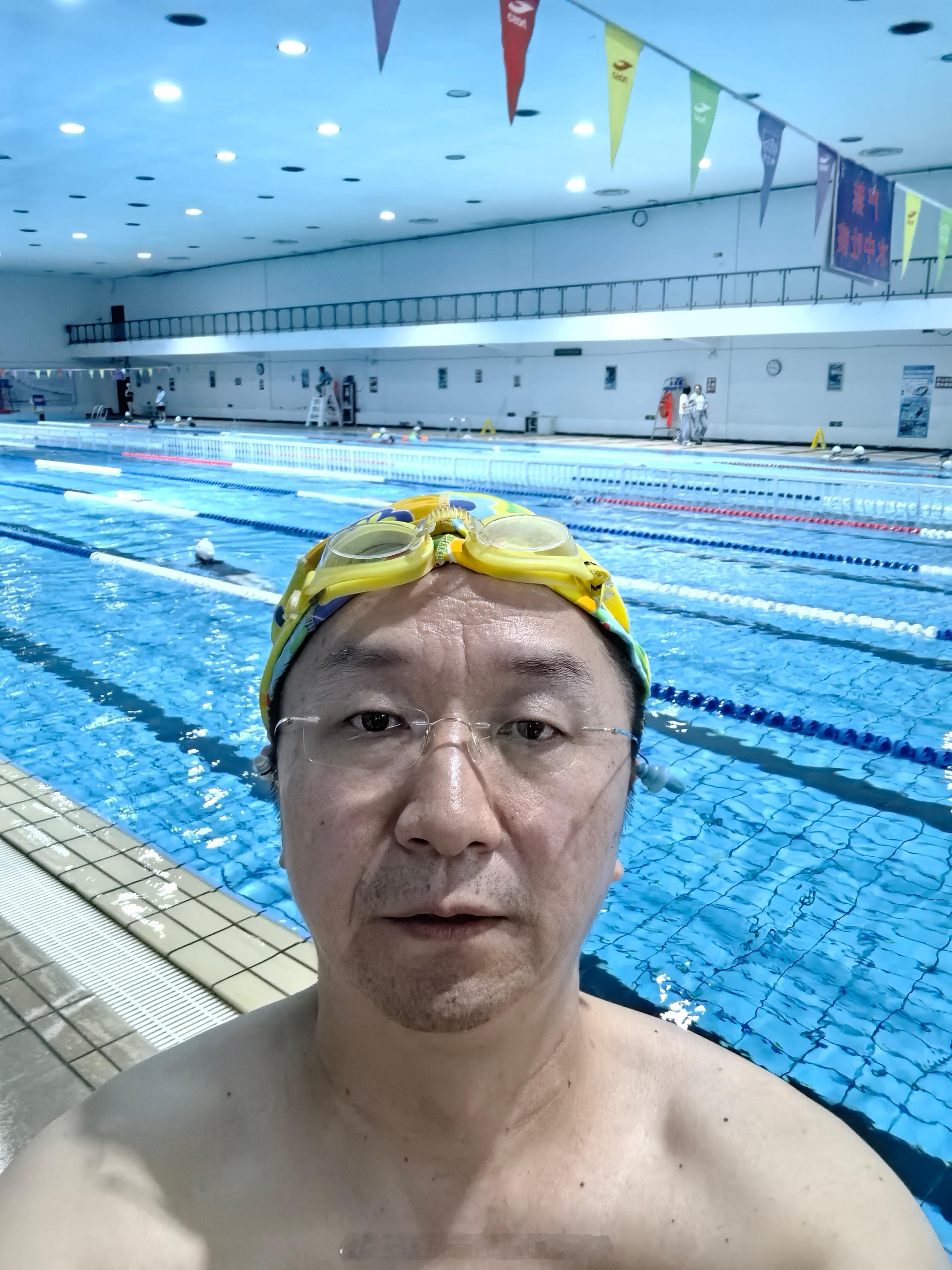 2026.5.28日晚上8：10—9：12，王晖老同志在首都经济贸易大学校游泳馆