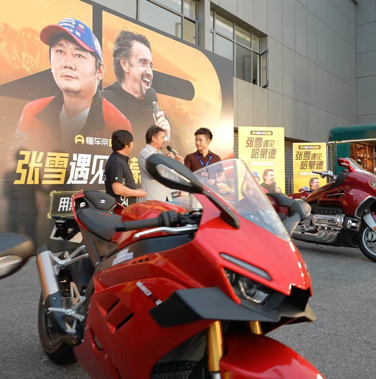 哈蒙德上海之行盛赞张雪机车中外车圈大咖上海联动诠释玩车热爱真后悔，自己27号为什