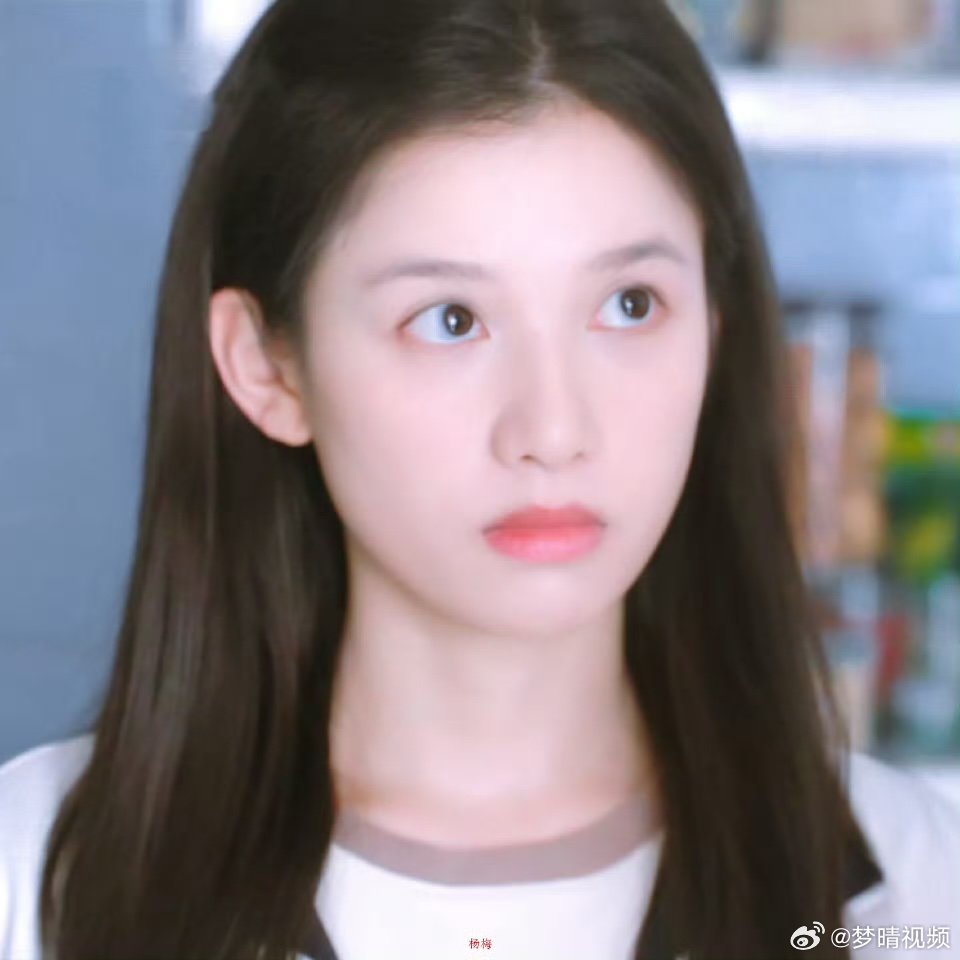 张婧仪大眼萌张婧仪这个大眼萌《野狗骨头》名场面，张婧仪双眼澄澈通透，眼神软软的，