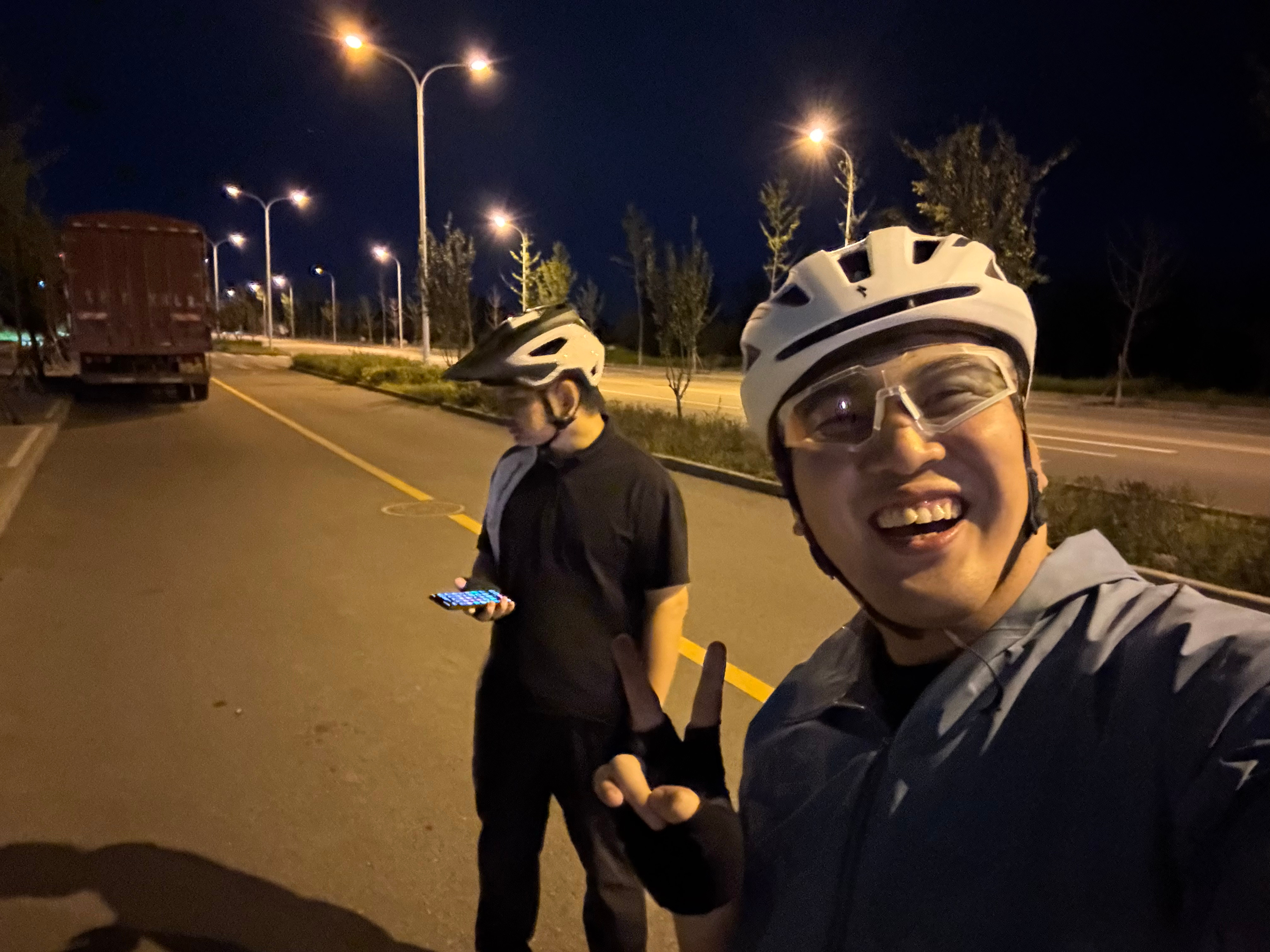 韩哥喊我和二师兄骑车🚴一路边骑边聊我也记不住太多知识点就听哥说自己车子4万多重