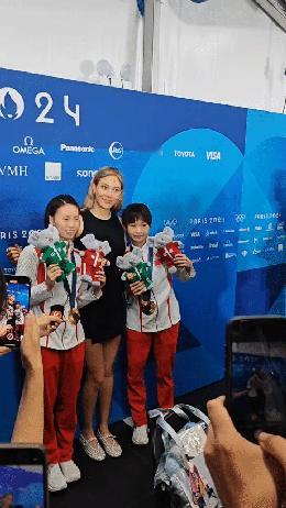 #全红婵谷爱凌贴贴# 太可爱了！！！！🥺🥺 ​​​