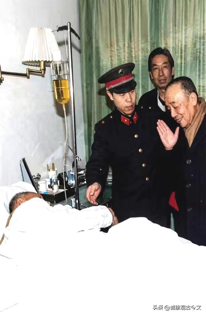 1987年12月，全国政协副主席何长工同志病危，时任中央军委副主席杨尚昆专程赴病