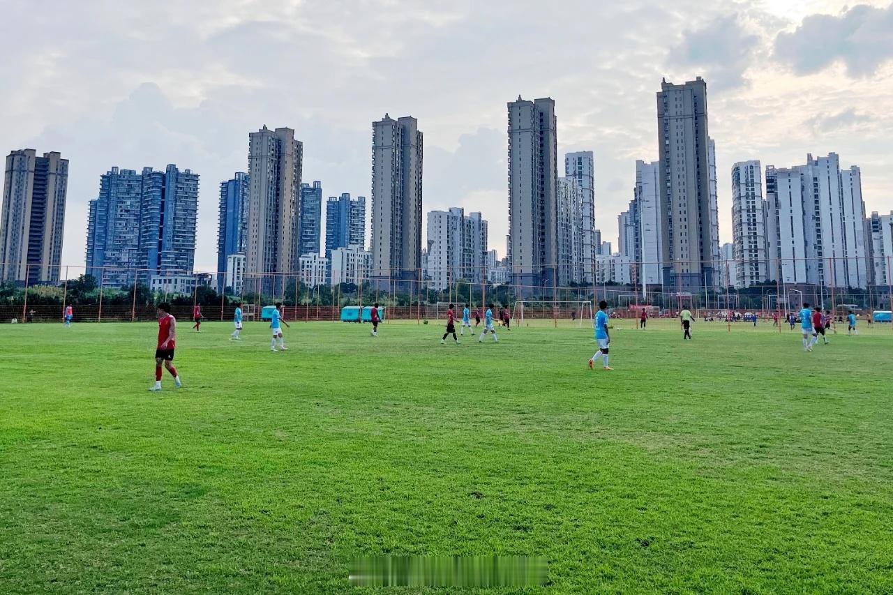 招募收官，组队完毕！他们即将代表蔡甸出征“汉超”炎炎夏日，挡不住绿茵激情。8月1