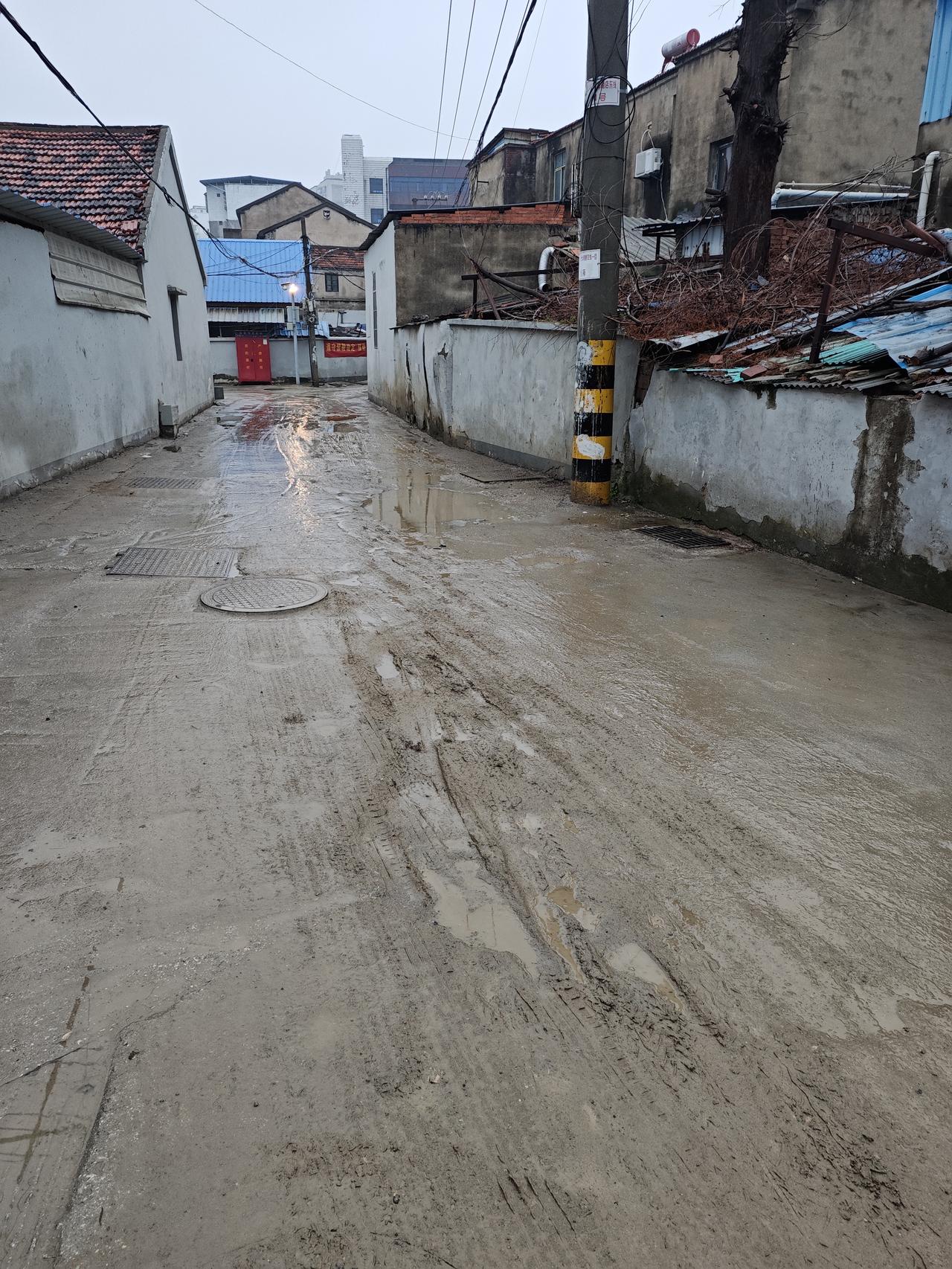 一宫漫长的工期。那凡间的尘土，御风化尘，遇雨成泥，形态变化，皆由相定。