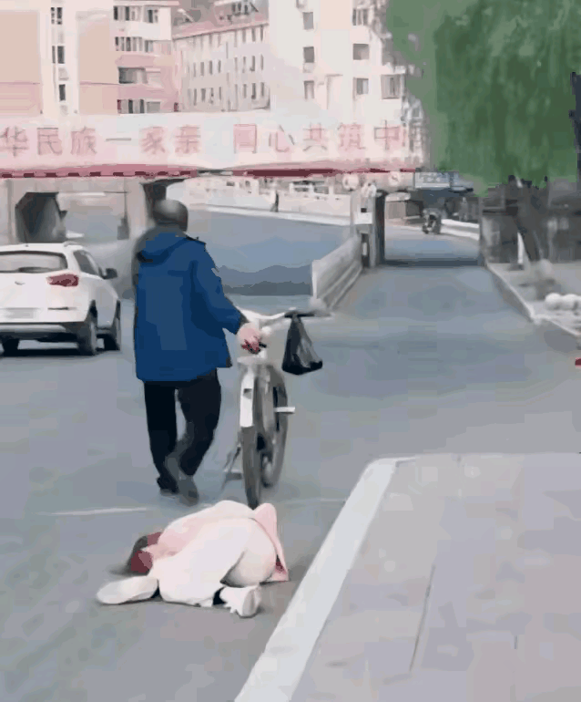 这位大哥是懂得江湖凶险的，所以才会选择毫不犹豫地离开。