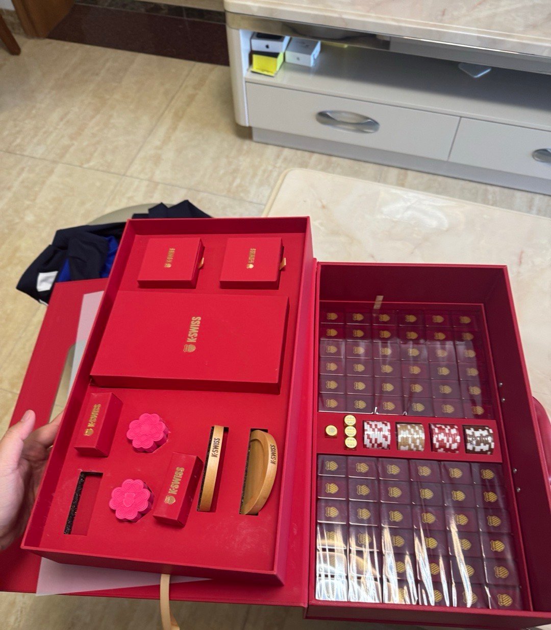 还是非推广，但这个春节礼物真的深得我心。毕竟是广东人，被合理预判过年打麻将这个习