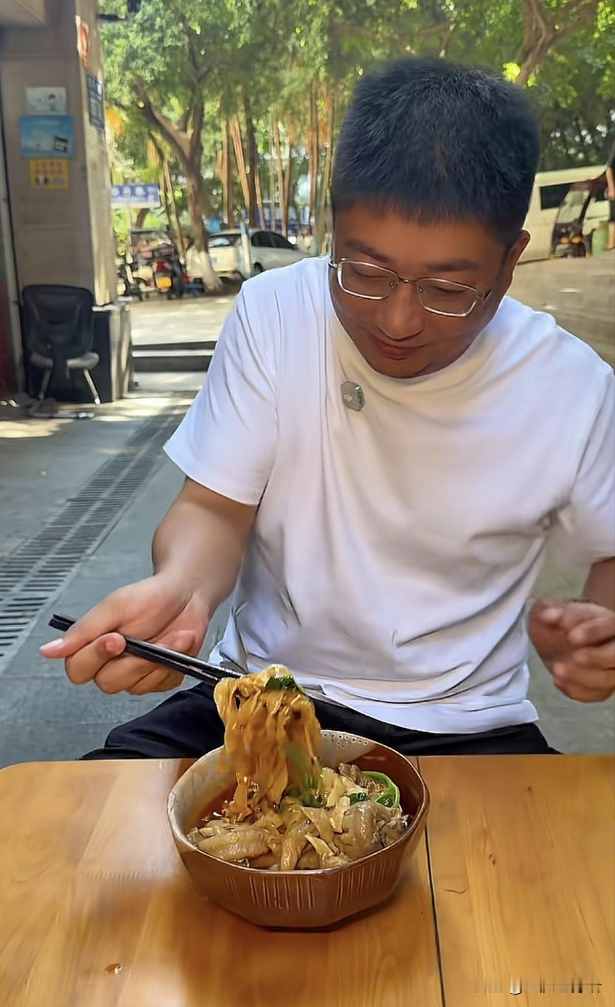 “哈儿”到底是什么意思？重庆孃孃解释就是“真材实料”的意思！美食博主“麦总”又分