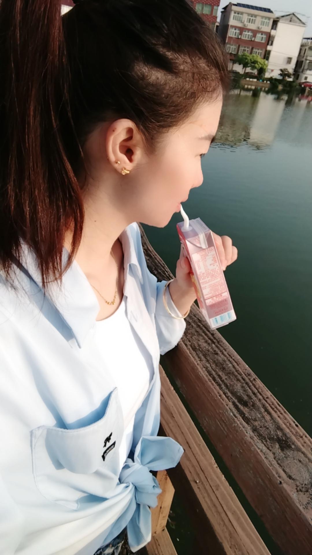 人到中年，得失有尝，请允许自己的情绪自由，生活有时候的确让人很累，你有...