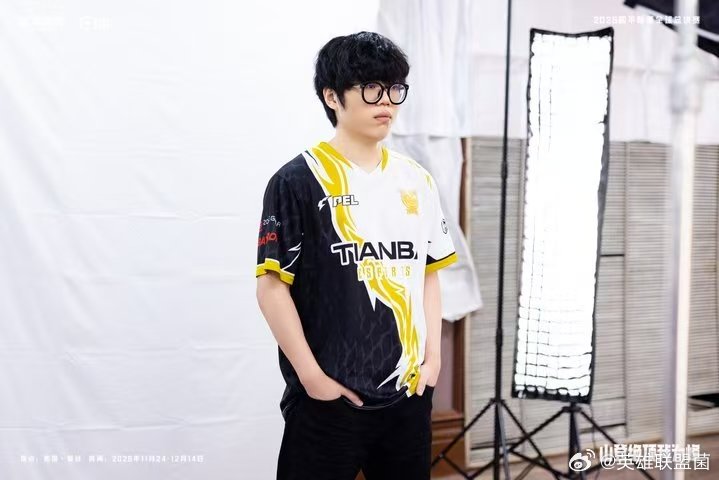 天霸出征小组赛绿组 2025全球总决赛小组赛以最佳姿态征战绿组，赛场已为强者就绪