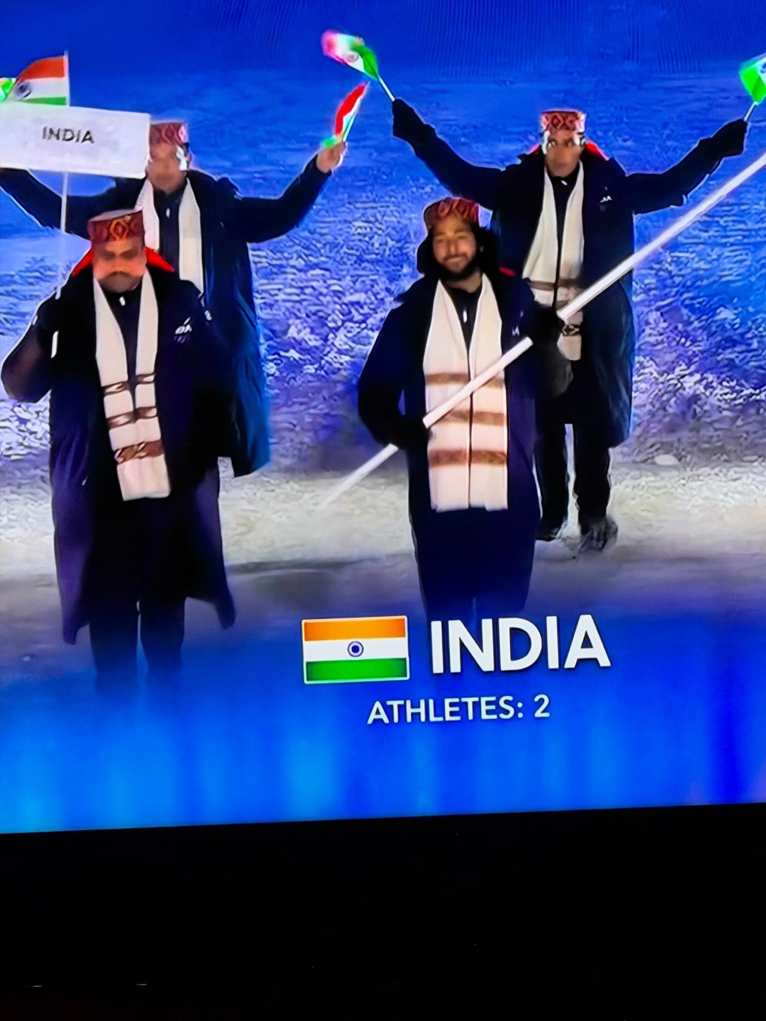 哈哈哈 看印度人和美国人在社交媒体上互喷，美国人说，你们有14亿人口和喜马拉雅山