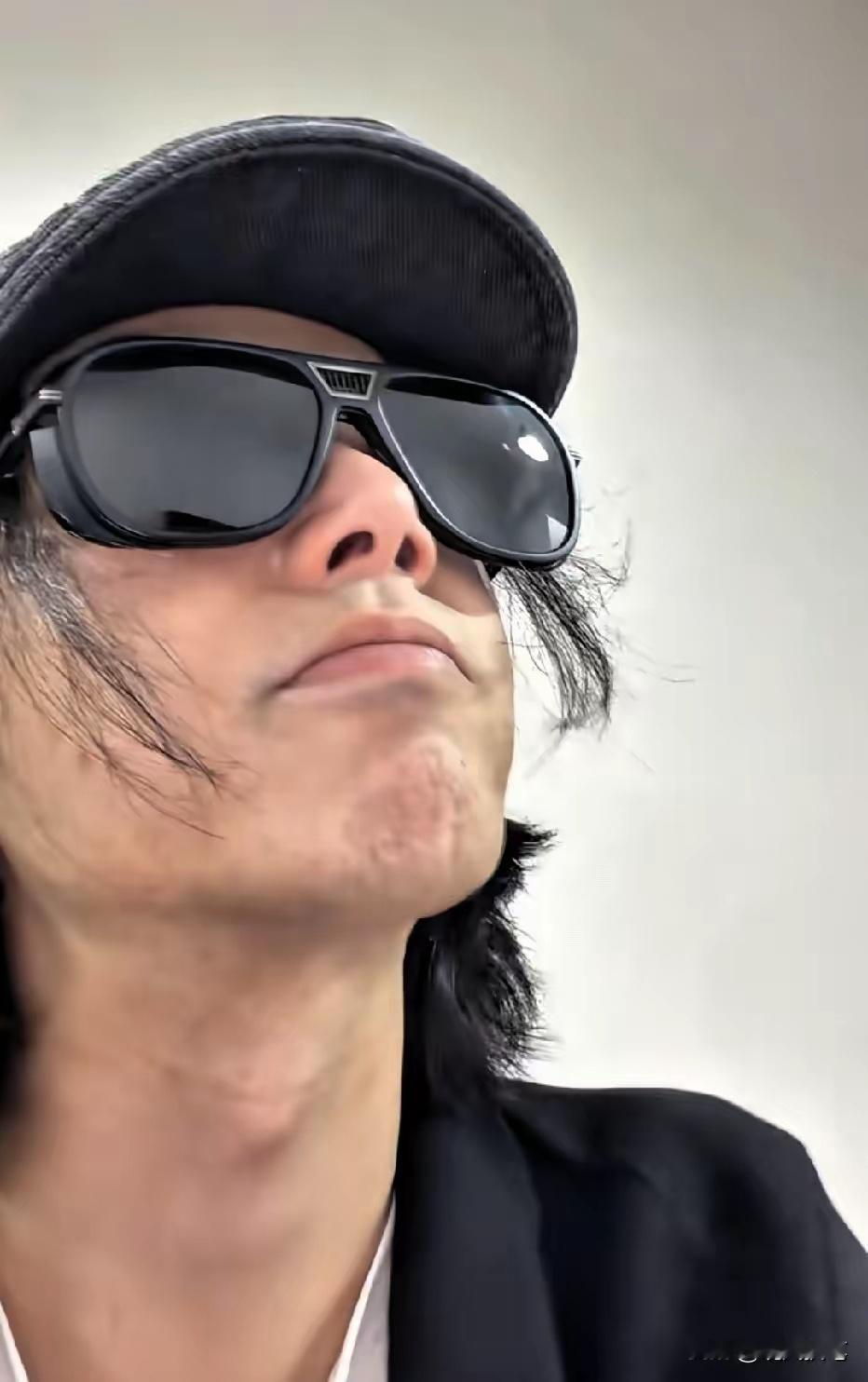 华晨宇这波确实挺难的，但话说回来，环保这事儿真不是闹着玩的，抚仙湖那种地方建这么