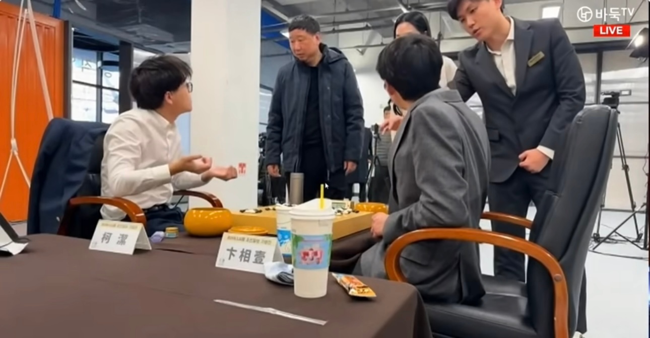 柯洁不比了  韩国真的就是一个作弊大国，要不然你们自己开一个比赛吧，别带我们了。