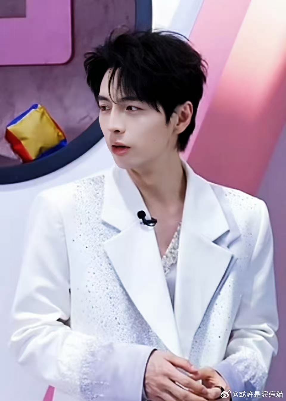 蒲熠星上海活动 被蒲熠星上海活动的造型狠狠惊艳，干净利落的全白西装高级感拉满，清