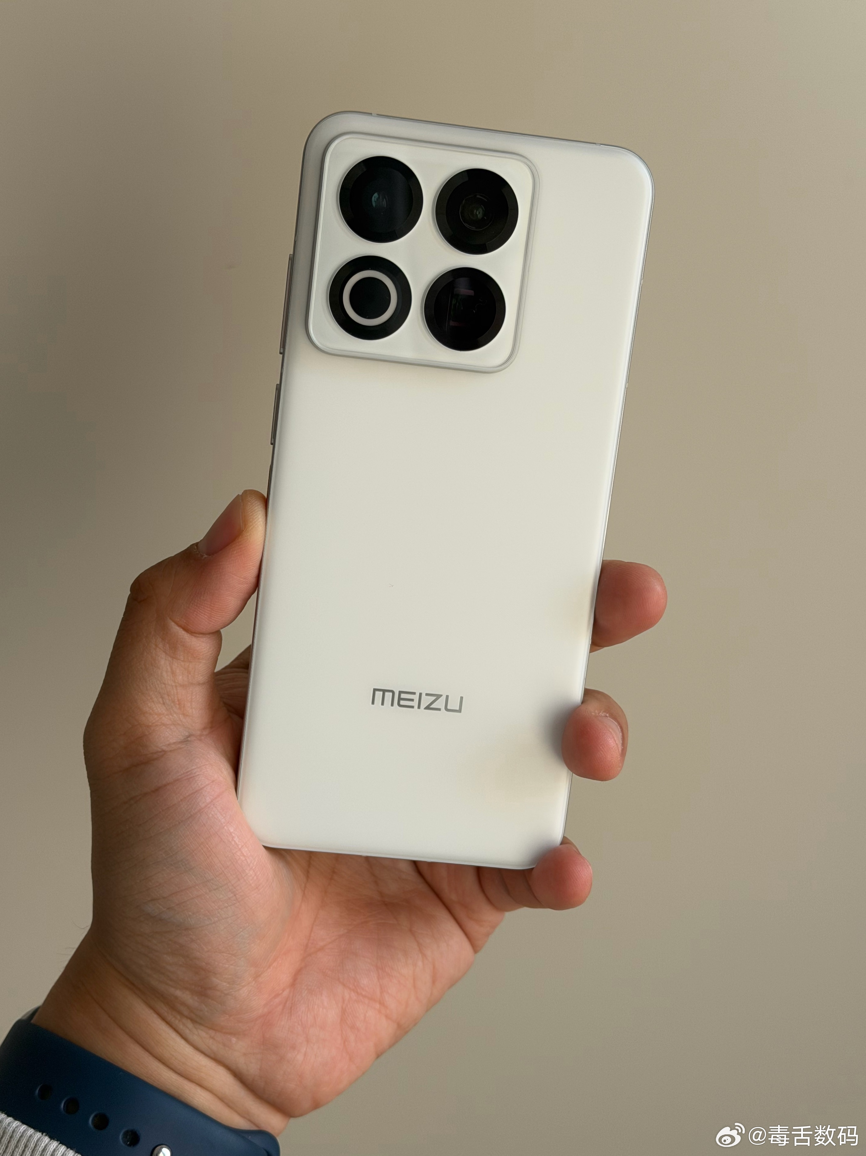 有手机店一天卖10多台魅族22那我这台魅族22要好好收藏了…本来计划拿出来给你们