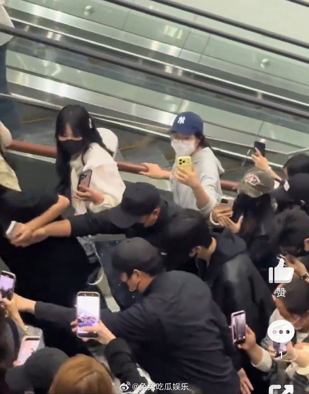 张凌赫看着好疲惫  溢出屏幕的疲惫感，理智追星吧 