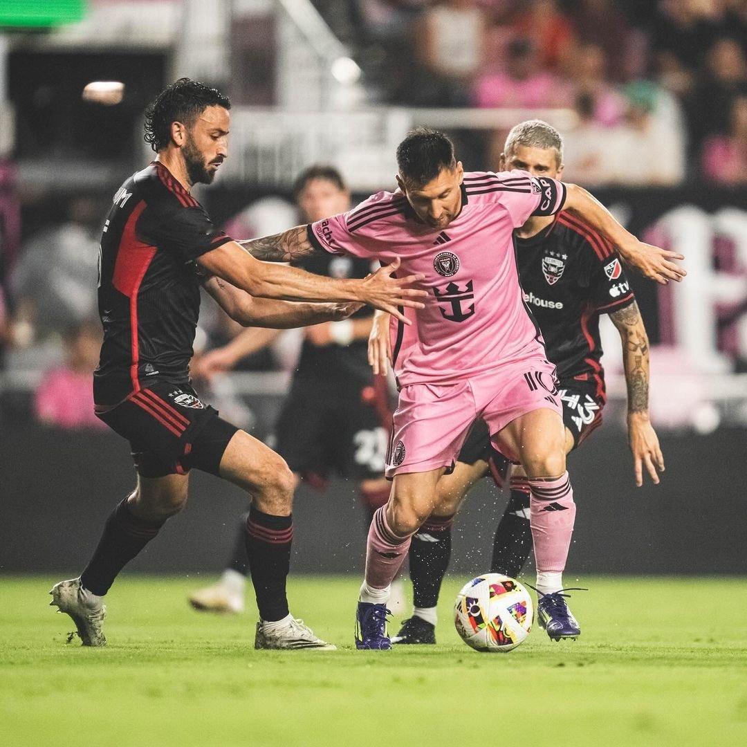 梅西发布Ins：🙌🏻⚽️#梅西[超话]# #迈阿密国际1比0华盛顿联# ​​