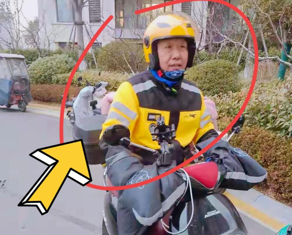 “太心酸了！”山东临沂大学讲师邢斌，卧底当全职外卖骑手做社会实验，
第83天暴雨