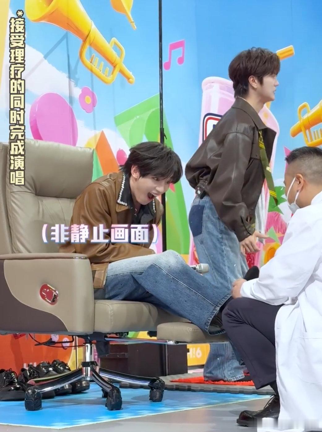 丁程鑫陆虎唱出史上最痛苦龙卷风陆虎唱《龙卷风》太拼了！趾压板的疼全写在脸上，歌声