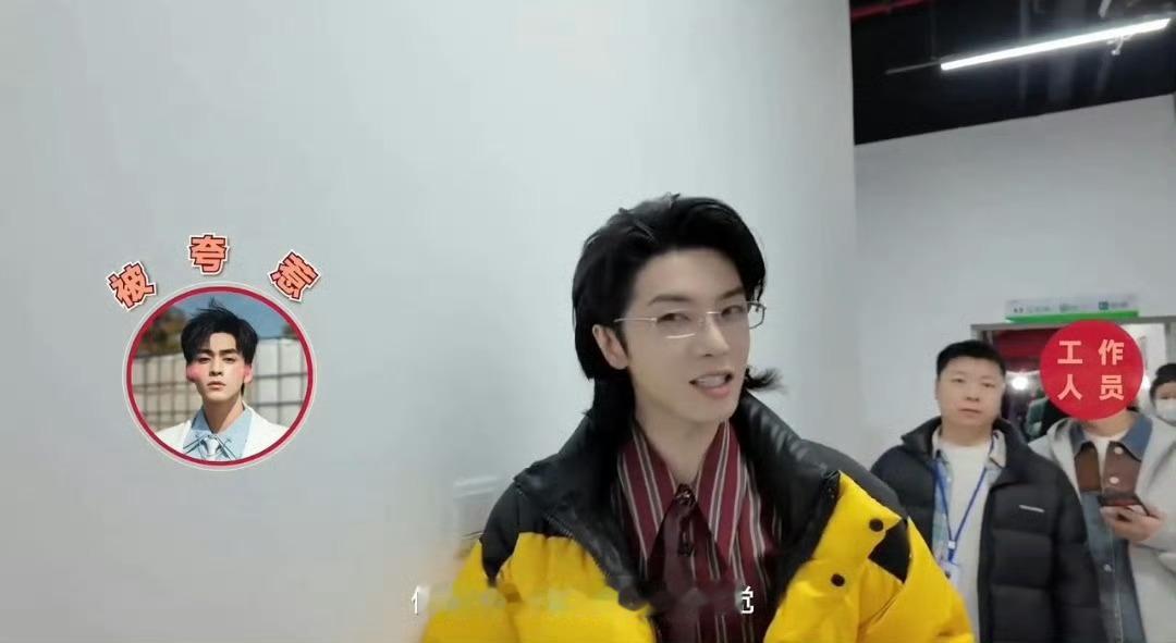 华晨宇认证张卓尔像慕容云海华晨宇说张卓尔身上有种慕容云海的感觉，没有那么霸总，性