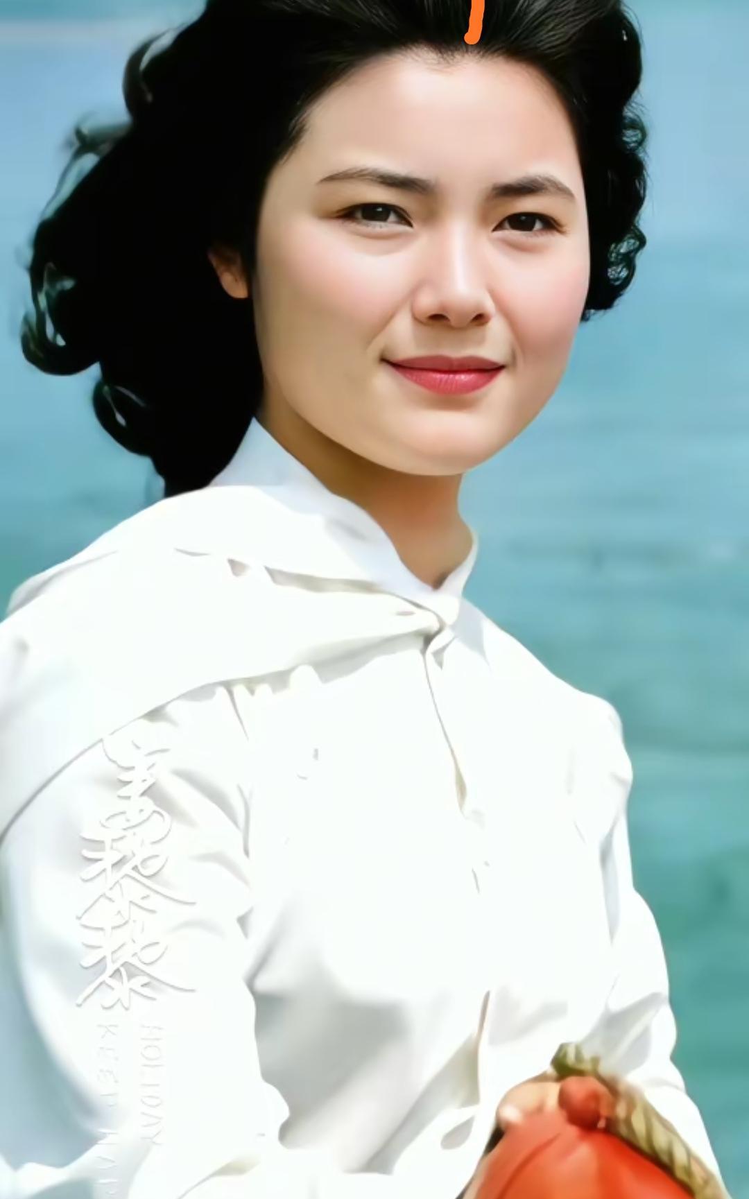 80年代红遍全国的“红牡丹”姜黎黎，如今71岁了，人在美国，状态好得让人不敢认。