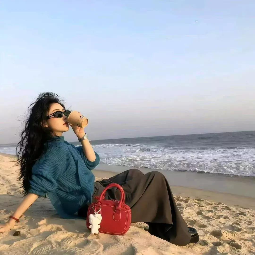 海边休闲时光，喝杯咖啡，享受阳光海边喝茶 海边日落咖啡 海边咖啡时光 海边咖啡 