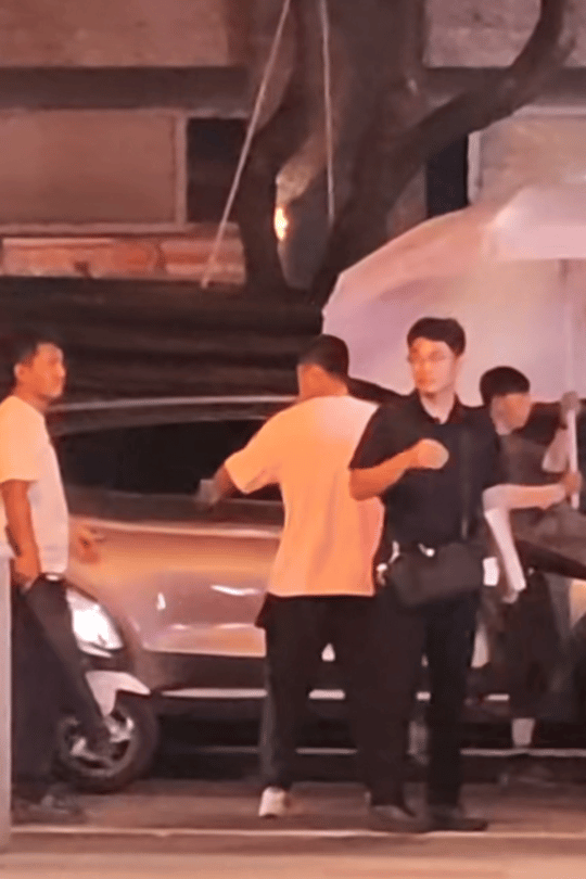 对丁禹兮身高有了实感丁禹兮是巨人吧丁禹兮是巨人吧，对丁禹兮身高有了实感。毫不夸张