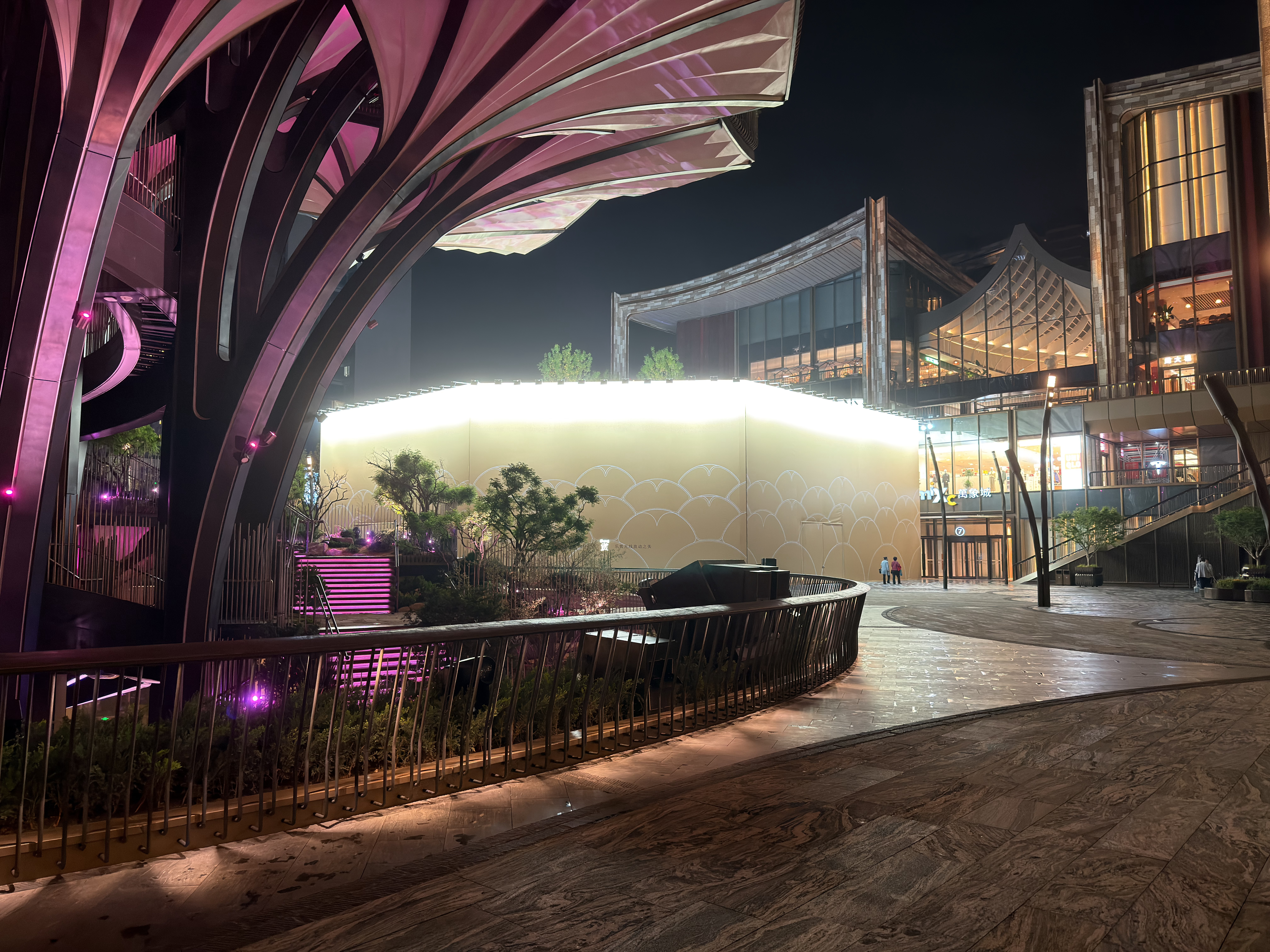 以后AppleStore西安？ 西安·西安万象城生命之树