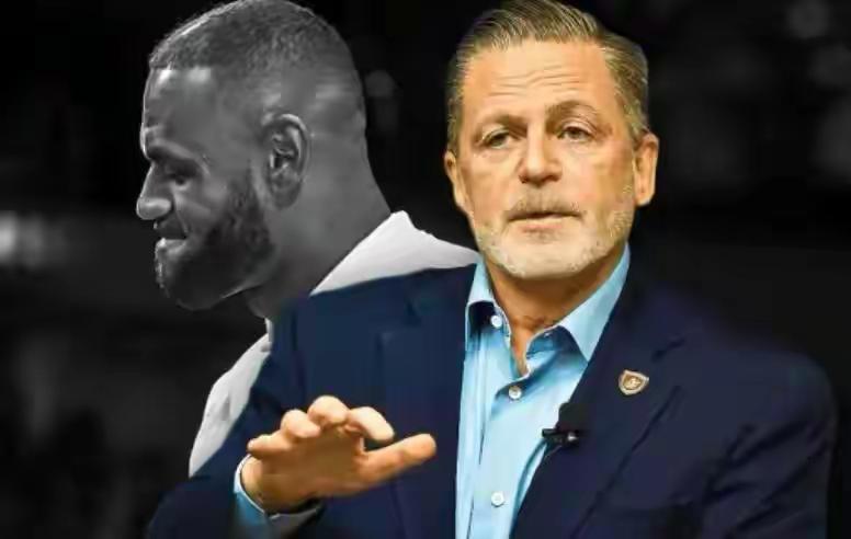 做什么春秋大梦呢！詹姆斯三进宫？别让他成为下一个保罗！
杨毅认为：就算詹姆斯底薪