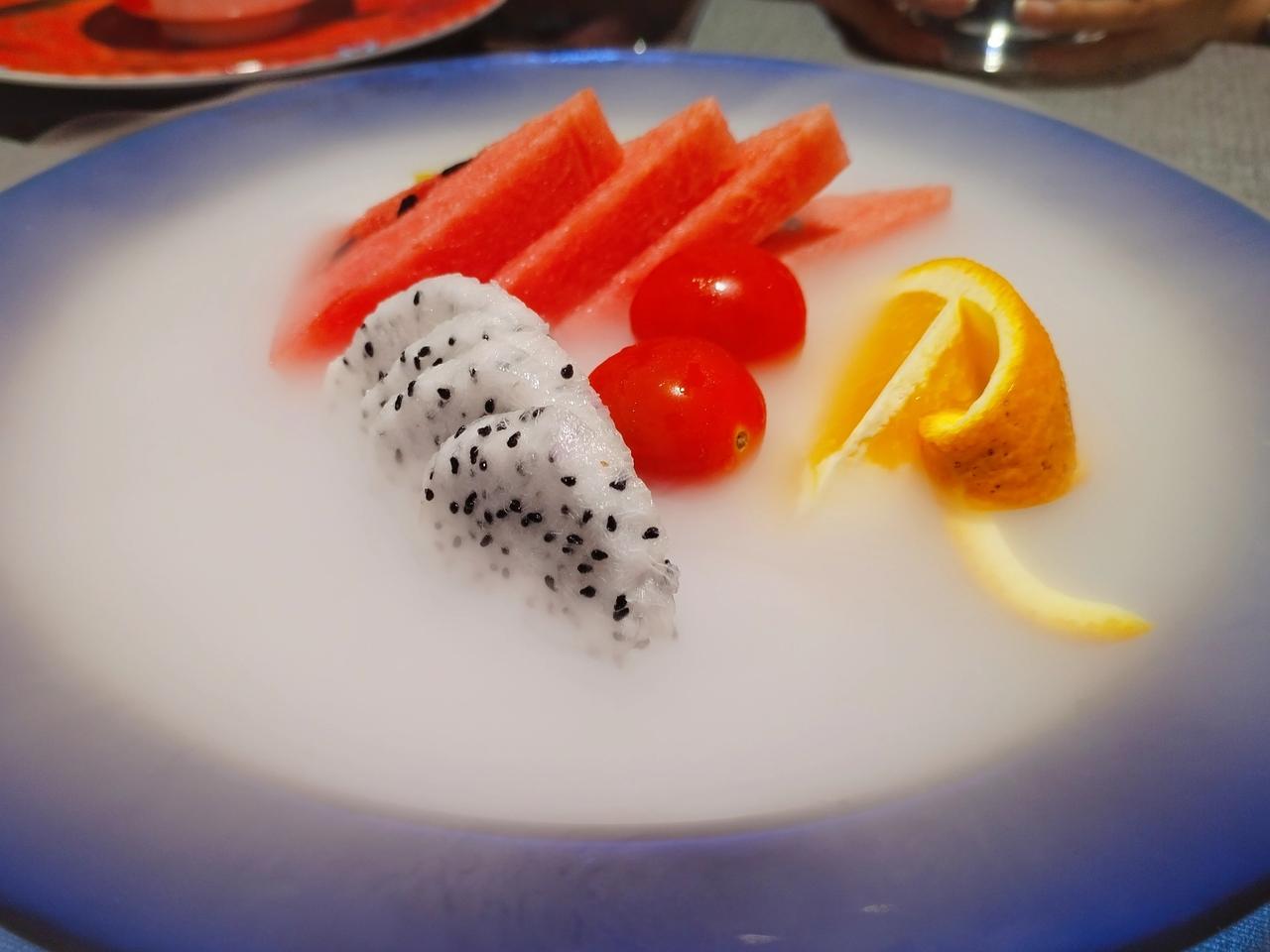 中午被美食老王约着，来到凯德广场新开的北平印象品尝北京菜，北平印象在北京已经开了