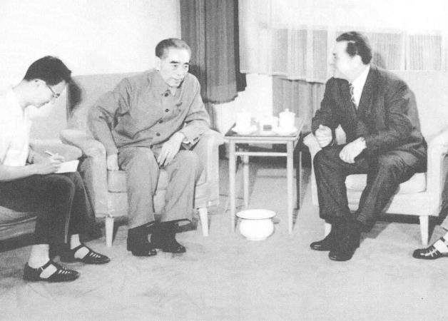 1975年9月，周恩来在医院会见罗马尼亚党政代表团团长德尔维茨。这是他最后一次会