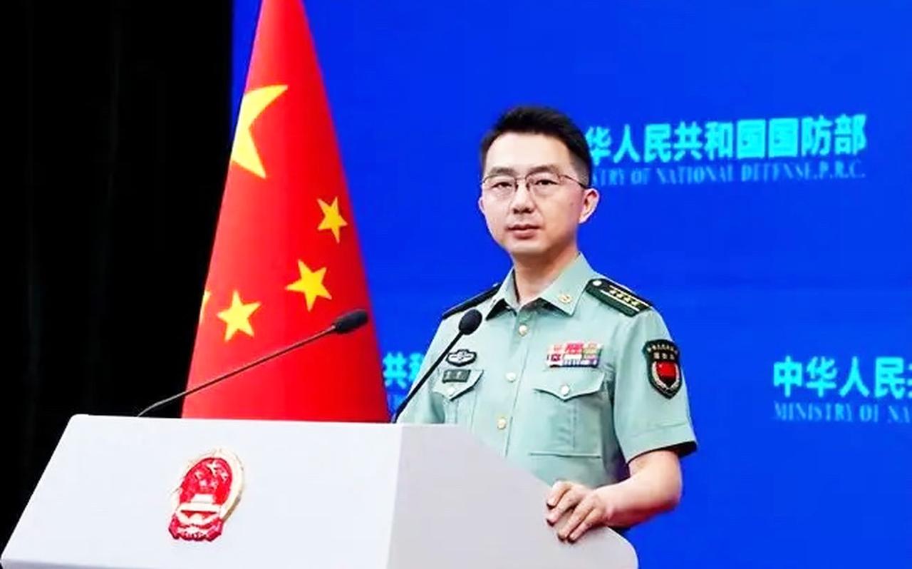 绝不惯着！
菲防长登中国岛礁挑衅，
解放军亮出"三不"，手段升级！
7月12日，