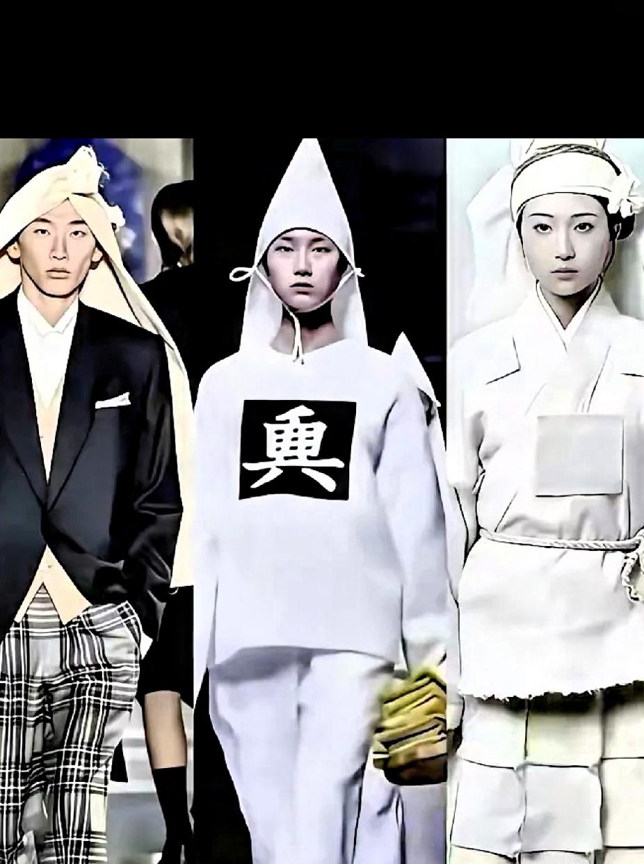 这几天网上误以为这三款服装是巴黎世家的新款！
其实不是。这三款前卫的服装是日本著