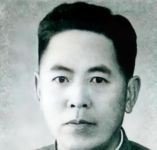 1944年冬，浙东四明山的“山大王”王鼎山，被国民党挺四纵队重兵围困，粮弹将尽。