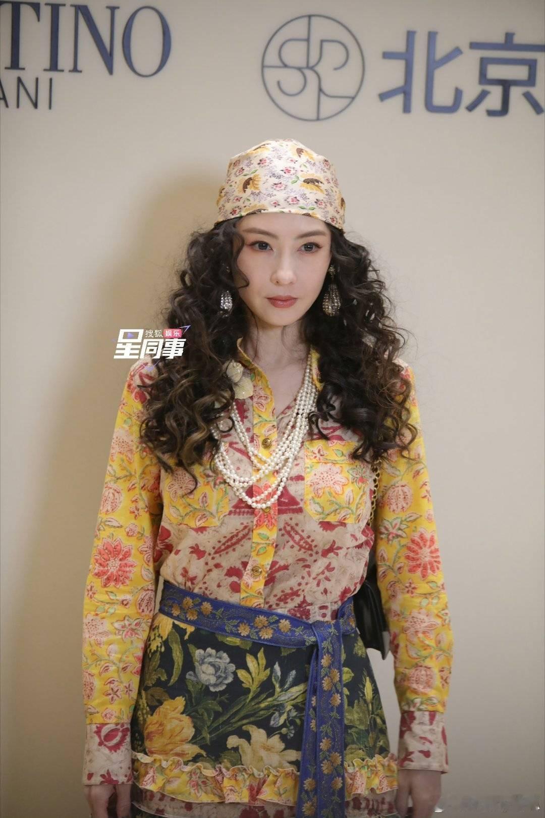 华伦天奴北京活动现场，张柏芝、杨紫、胡先煦和徐艺洋齐聚一堂，星光熠熠。 