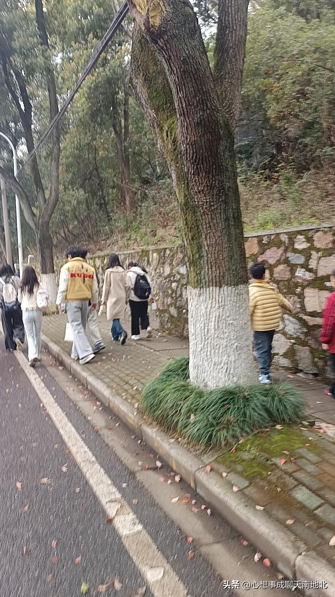 女人 在外人面前给老公留面子，不是卑微，而是顾全大局、懂得分寸；
- 不拆台、不