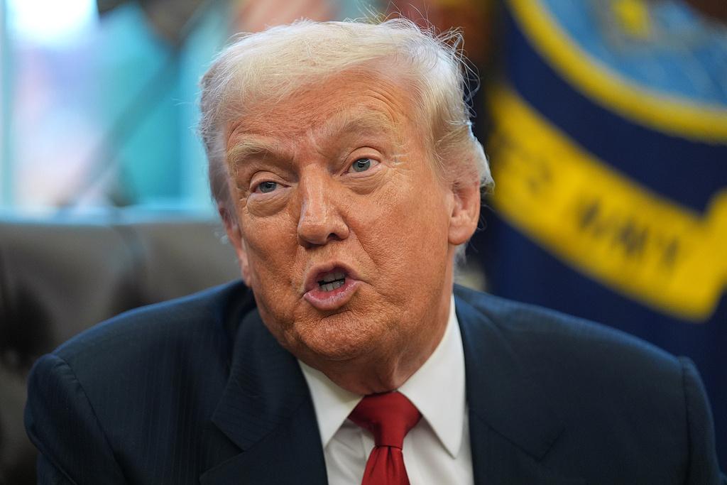 特朗普很愤怒！

因为美国两名国民警卫队队员在大白天遭遇枪击，伤情严重。更重要的