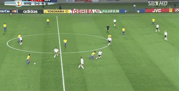 2002年世界杯，德国队的防守体系着实是不能推敲
