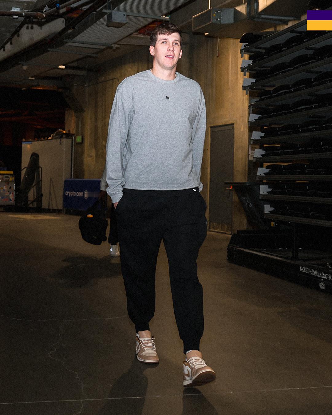 终于有比赛了！洛城德比冲！快船vs湖人湖人国度里夫斯