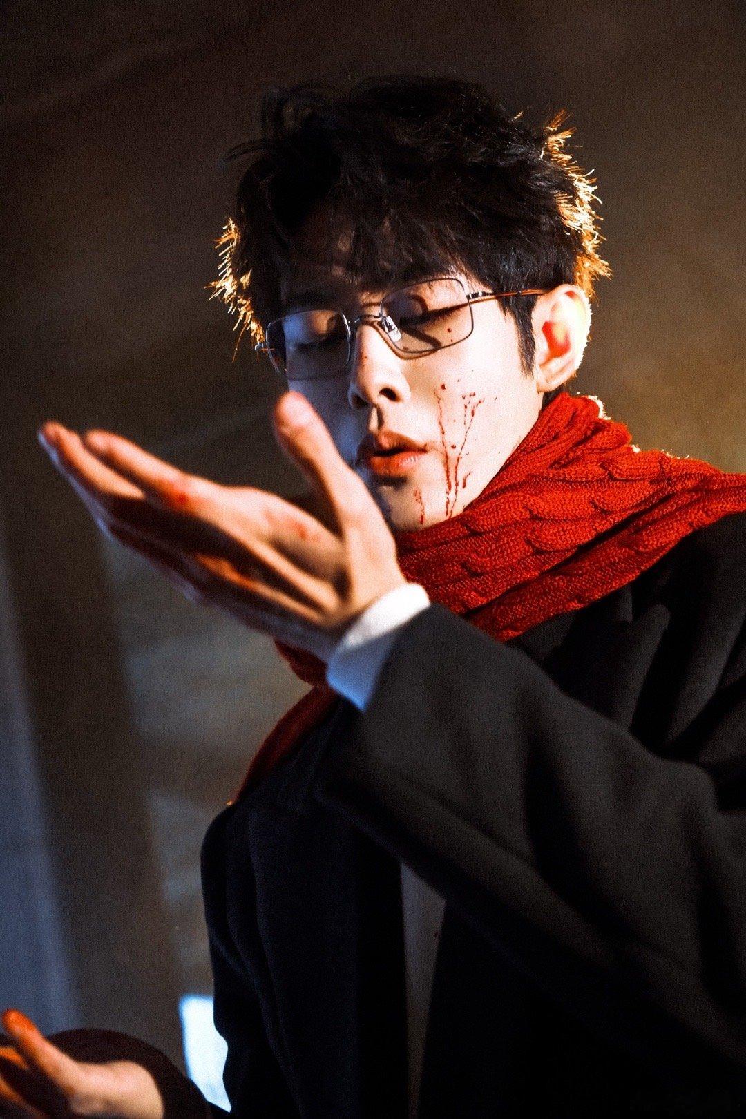 田嘉瑞疯批学长有脸了 田嘉瑞怕是掌握了“反差美学”密码！写真里他越是衣着规整、笑