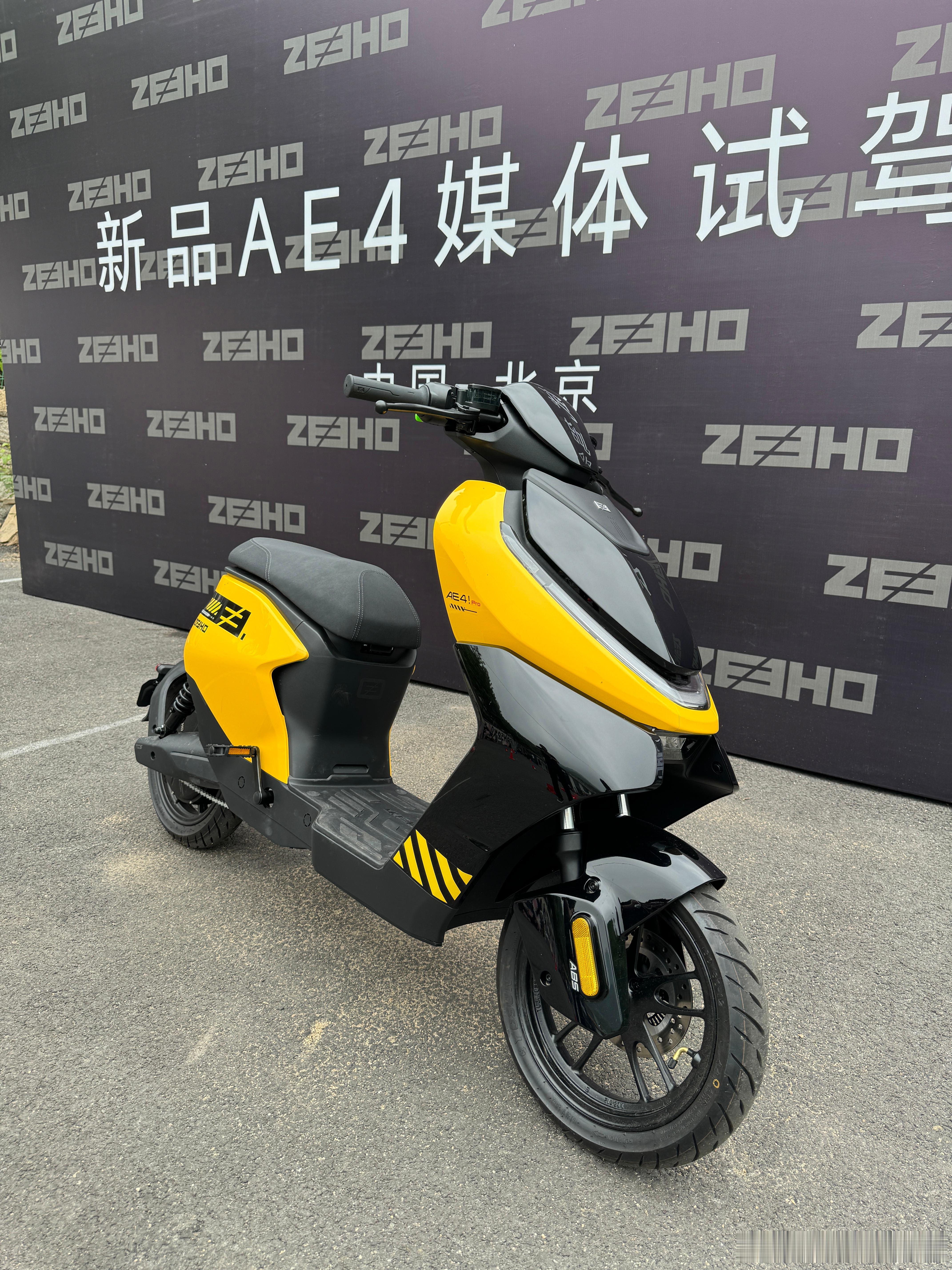 现在新国标电动自行车真的太卷了，这台极核AE4 i pro的配置简直太顶了……根