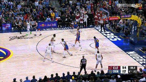 骑士超级新援哈登真是太不受联盟重视了！在今天骑士客场挑战掘金的比赛中，发生了极具