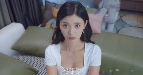 《完蛋！我被美女包围了》浩浩妈直播透露已怀孕两个月今年早些时候，互动影像作品《完