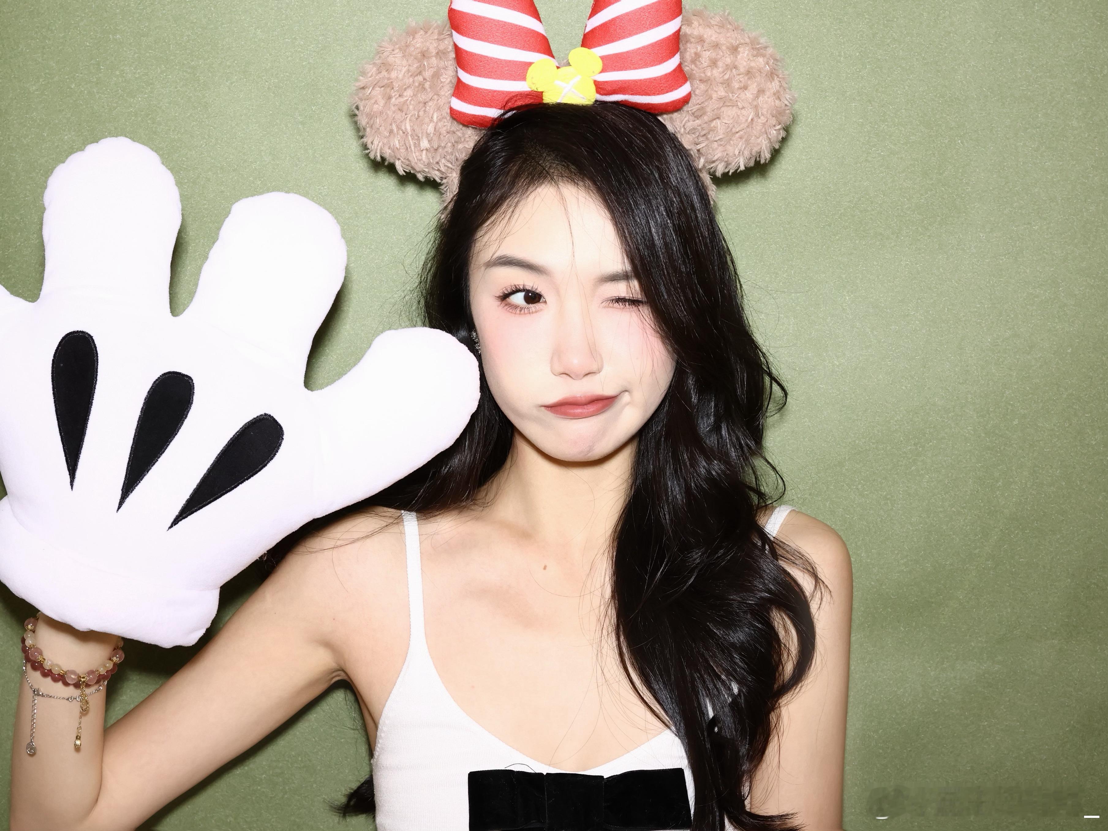 Photo with U⋆˚𝜗𝜚˚⋆☆   .ᐟ 