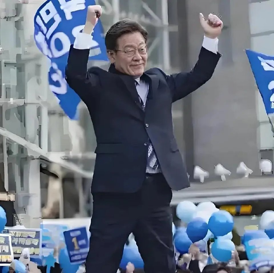 1月15日，李在明可以松一口气了，今天总统尹锡悦正式被捕了！韩国政坛真是风云变幻