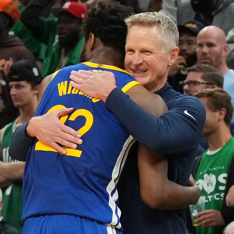 谈到即将到来的交易截止日，维金斯表示他并不担心，因为这不是他能够控制的。当被问及